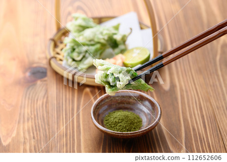 Spring luxury: Fukinoto tempura Spring luxury: Fukinoto tempura 112652606