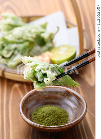 Spring luxury: Fukinoto tempura Spring luxury: Fukinoto tempura 112652607