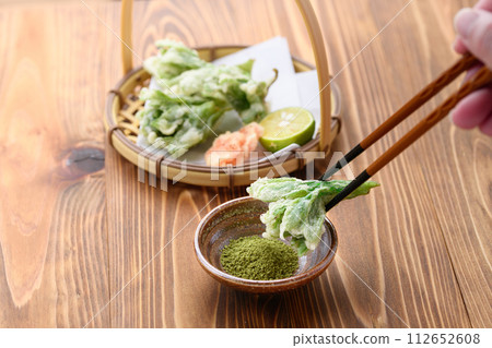 Spring luxury: Fukinoto tempura Spring luxury: Fukinoto tempura 112652608