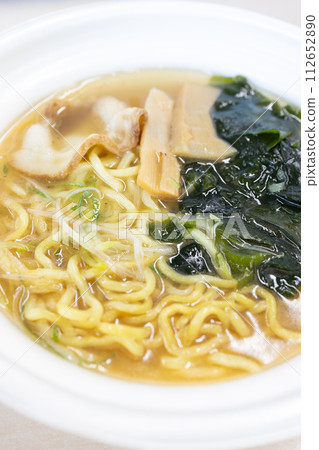 美味的杯子拉麵鹽拉麵 112652890