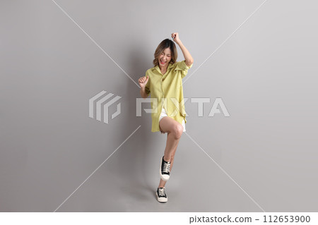 Young Asain Woman Young Asain Woman 112653900