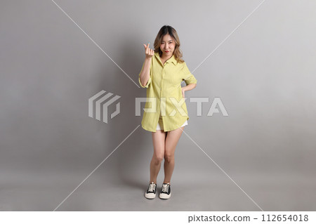 Young Asain Woman Young Asain Woman 112654018