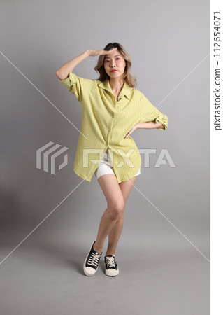Young Asain Woman Young Asain Woman 112654071