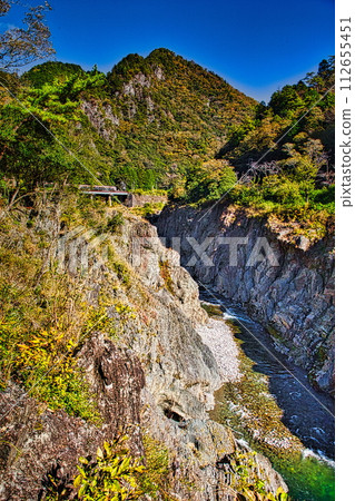 兩側懸崖陡峭的山谷，是名副其實的日本山谷。 112655451