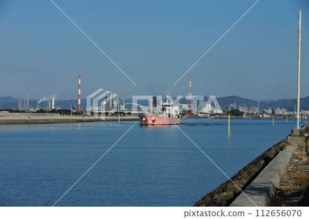 Cargo ship leaving Oiketa City Miike Port, 112656070