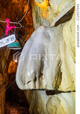 白雲洞的弓形岩石（流石在舊水位中斷） 112657042