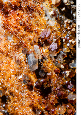 洞穴中發現的方解石晶體 112657849