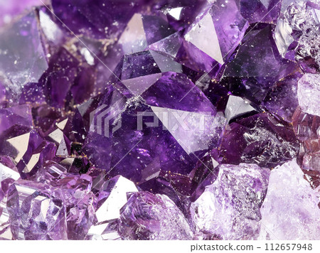 natural amethyst crystals in geode close up 112657948