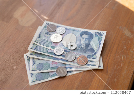 cash on the table cash on the table 112658467