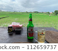 Beer overlooking the rice terrace 112659737
