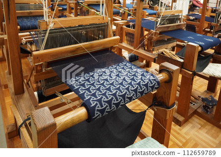 Weaving Hirose Kasuri (Hirose Gasuri) 112659789