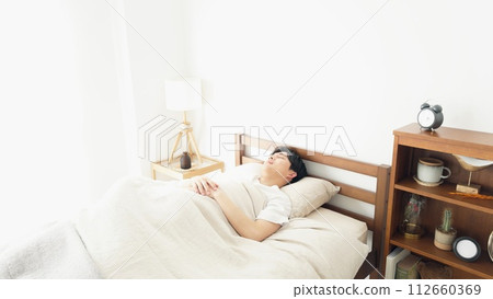 鬧鐘一響,男人醒了 鬧鐘一響,男人醒了 112660369