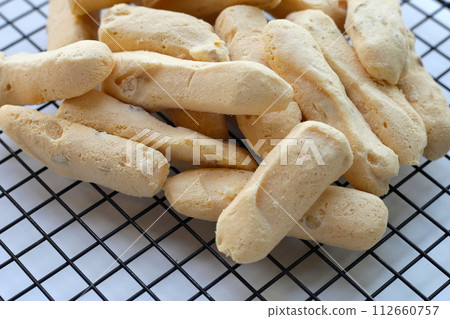 Light and crispy almond meringue cookies Light and crispy almond meringue cookies 112660757