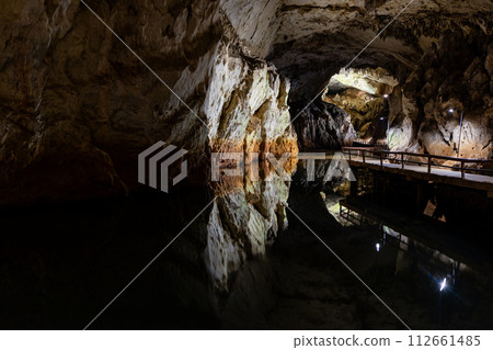 秋吉洞內部和水鏡 秋吉洞內部和水鏡 112661485