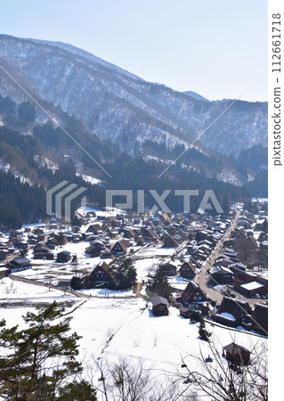 冬天的白川鄉荻町地區 112661718