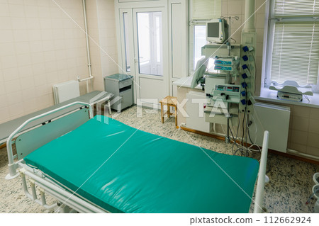 Interior of new operating room with equipment in modern clinic 112662924