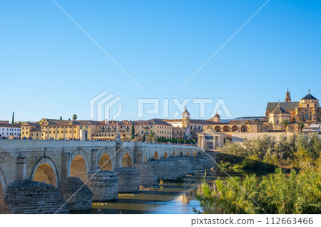 Refreshing Cordoba Roman Bridge and Mezquita scenery Refreshing Cordoba Roman Bridge and Mezquita scenery 112663466