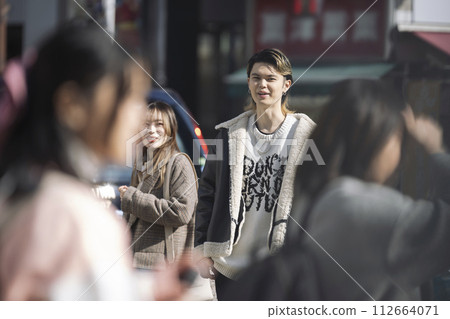 Men and women in their 20s in the crowd Men and women in their 20s in the crowd 112664071