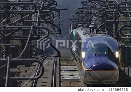 運行於東北新幹線的E8系列 運行於東北新幹線的E8系列 112664518