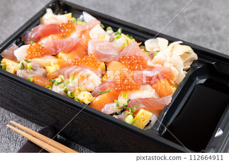 Chirashi sushi lunch box Chirashi sushi lunch box 112664911