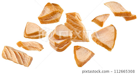 Hot smoked salmon pieces isolated on white background with clipping path 112665308