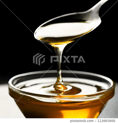 用湯匙舀出蜂蜜 112665600