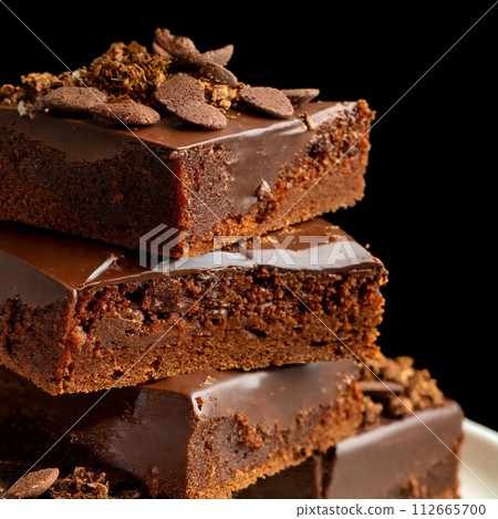 pile of chocolate cakes 112665700