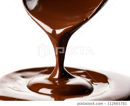 Melted chocolate flowing on a white background 112665781