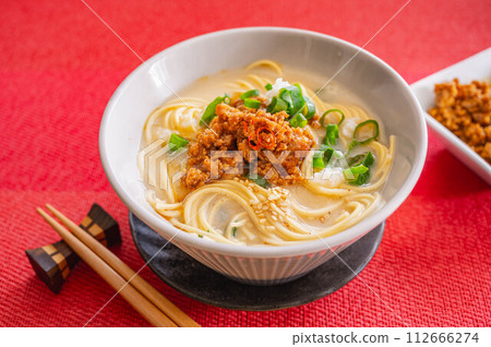 pork bone ramen 112666274