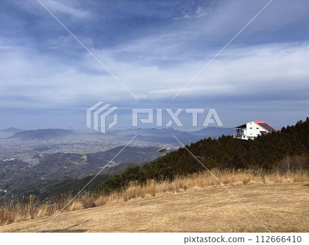 冬天的雲邊寺廟山頂公園 112666410