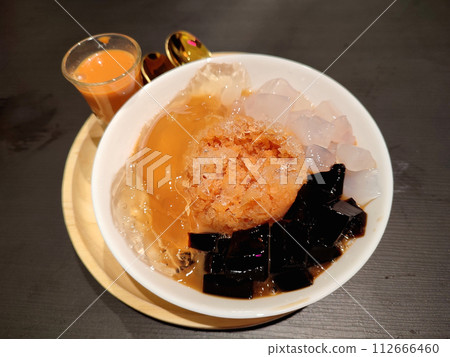 Thai tea shaved ice with grass jelly and coconut jelly 112666460