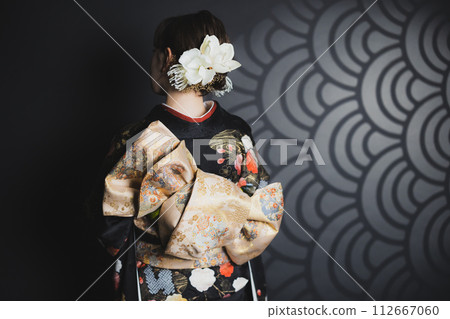 黑色振袖 112667060
