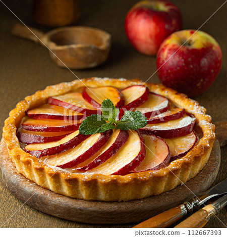 Stylish apple pie with sliced apples Stylish apple pie with sliced apples 112667393
