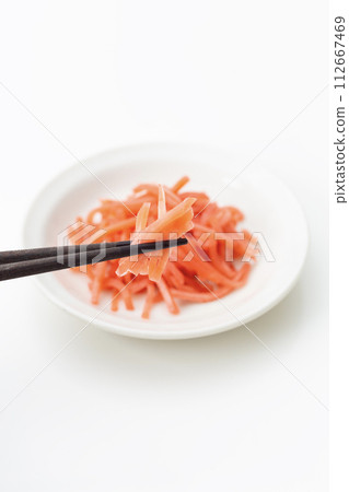 紅薑白色背景 112667469