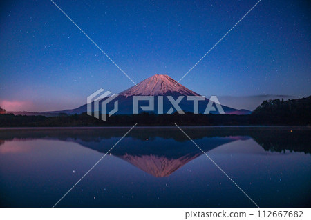(Yamanashi Prefecture) Mt. Fuji seen from Lake Shoji illuminated by moonlight (Yamanashi Prefecture) Mt. Fuji seen from Lake Shoji illuminated by moonlight 112667682