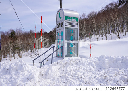 雲關山口的緊急電話被雪埋沒 112667777