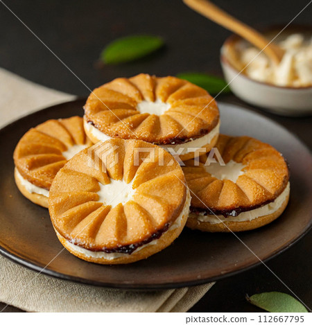 葡萄乾奶油三明治餅乾 葡萄乾奶油三明治餅乾 112667795