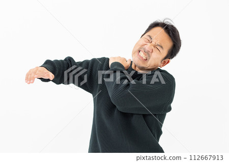 Male stiff neck 112667913