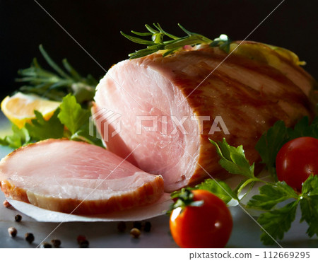 Cross section of sliced white ham 112669295