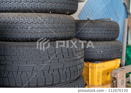Tire vertical stacking car automobile Tire vertical stacking car automobile 112670130