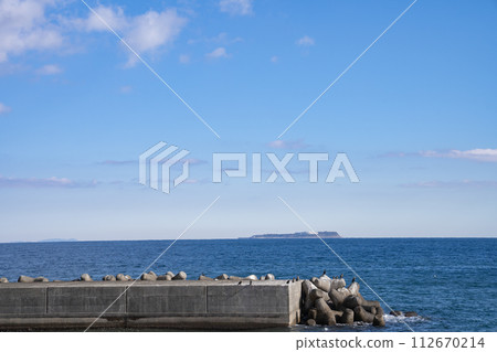 sea waves breakwater blue sky sunny tetrapod 112670214