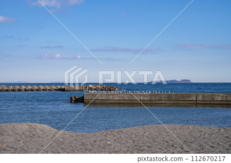 pier sea waves breakwater blue sky sunny sandy beach pier sea waves breakwater blue sky sunny sandy beach 112670217