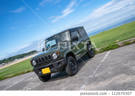 四輪驅動汽車汽車駕駛停車場旅程 四輪驅動汽車汽車駕駛停車場旅程 112670307