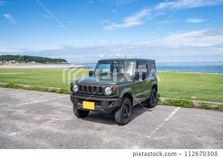 四輪驅動汽車汽車駕駛停車場旅程 四輪驅動汽車汽車駕駛停車場旅程 112670308