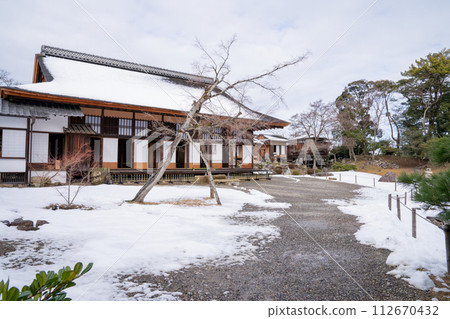 樂樂園彥根城滋賀郡古民居木屋雪景 樂樂園彥根城滋賀郡古民居木屋雪景 112670432