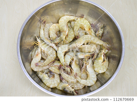 Fresh shrimp, seafood shrimp in a container 112670669