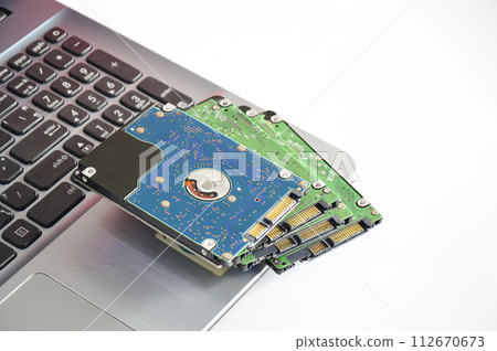 2.5 inch hard drive swivel plate placed on a laptop behind a white screen 2.5 inch hard drive swivel plate placed on a laptop behind a white screen 112670673