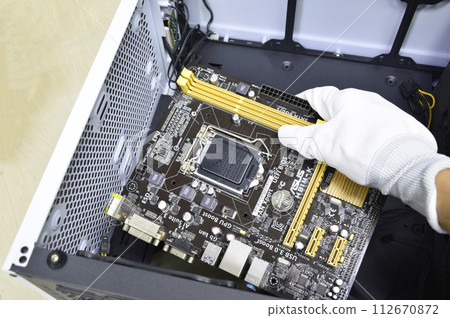 6/8/2022 Chonburi, Thailand, ASUS computer accessories and parts are very popular. and has an important production source in Taiwan (meaning the dispute between China and Taiwan and the United 112670872