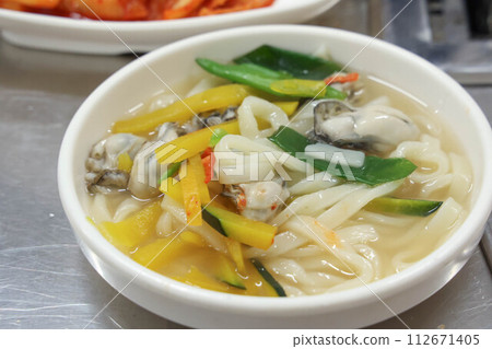 Korea food. chopped noodles Seafood kalguksu 112671405