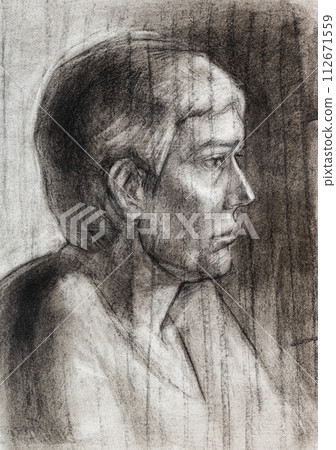 Study portrait of man hand-drawn by charcoal 112671559